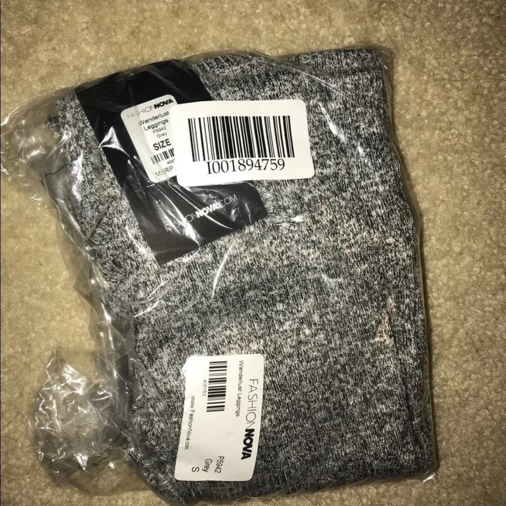 BRAND NEW FASHION NOVA LEGGINGS